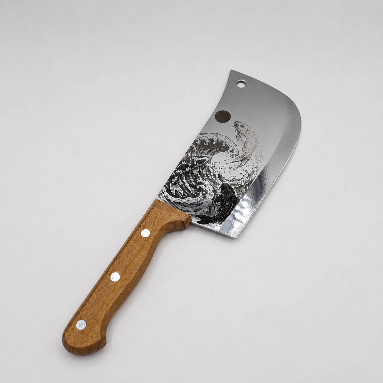 Mannaia con incisione decorativa a tema koi